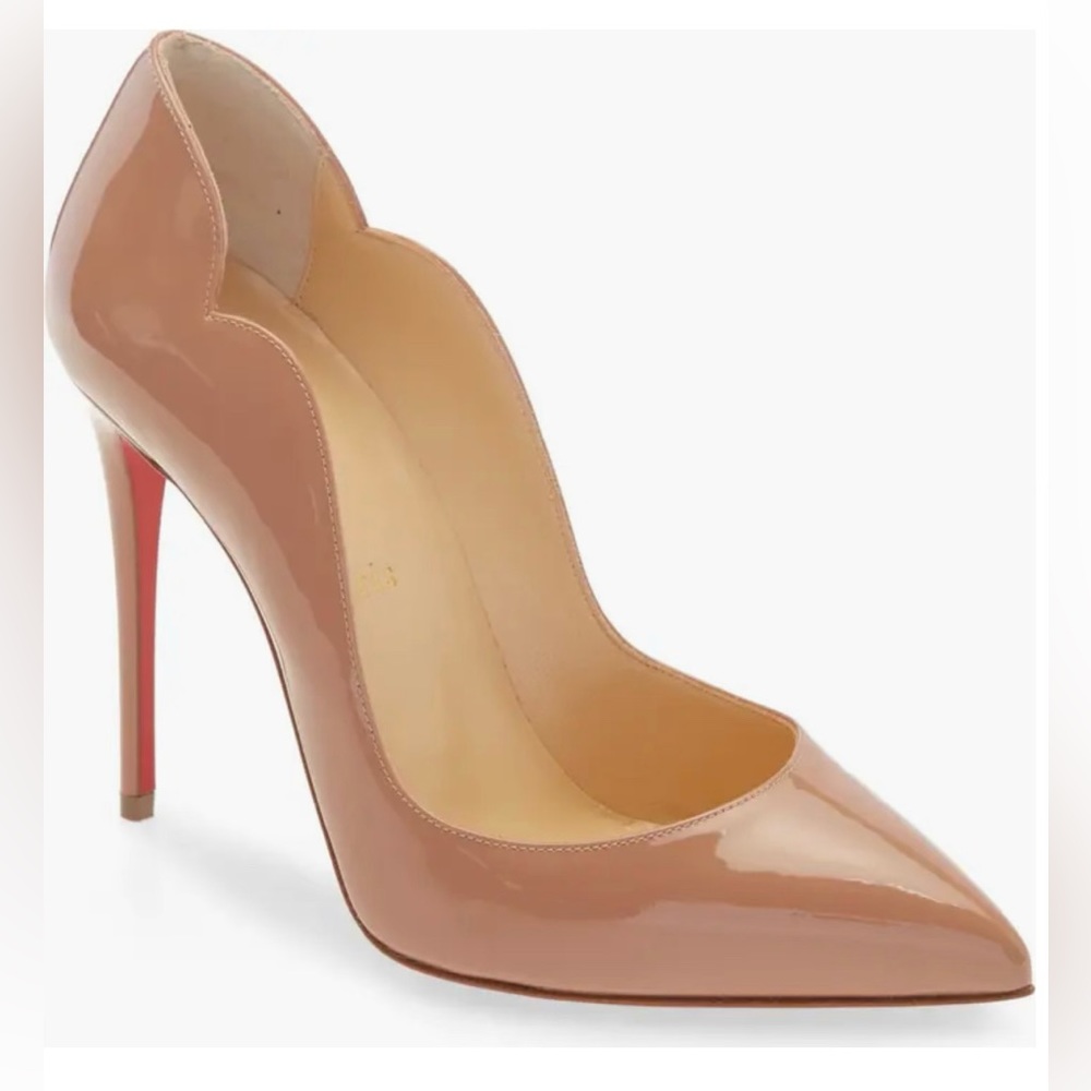 Hot Chick Scallop Pointed Toe Pump
CHRISTIAN LOUBOUTIN